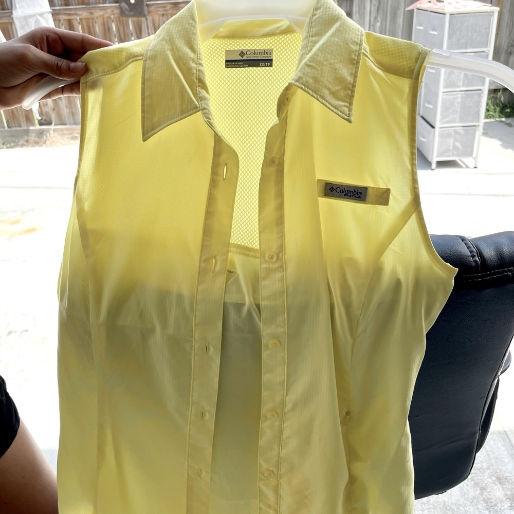Columbia sleeveless great for summer nice and cool material